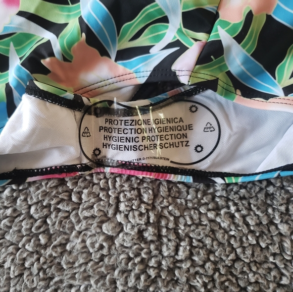 Floral Off the Shoulder Bikini - Picture 4 of 7